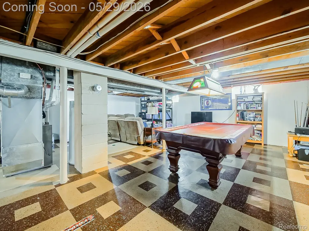 8634 Allen Road Allen Park City MI 48101
