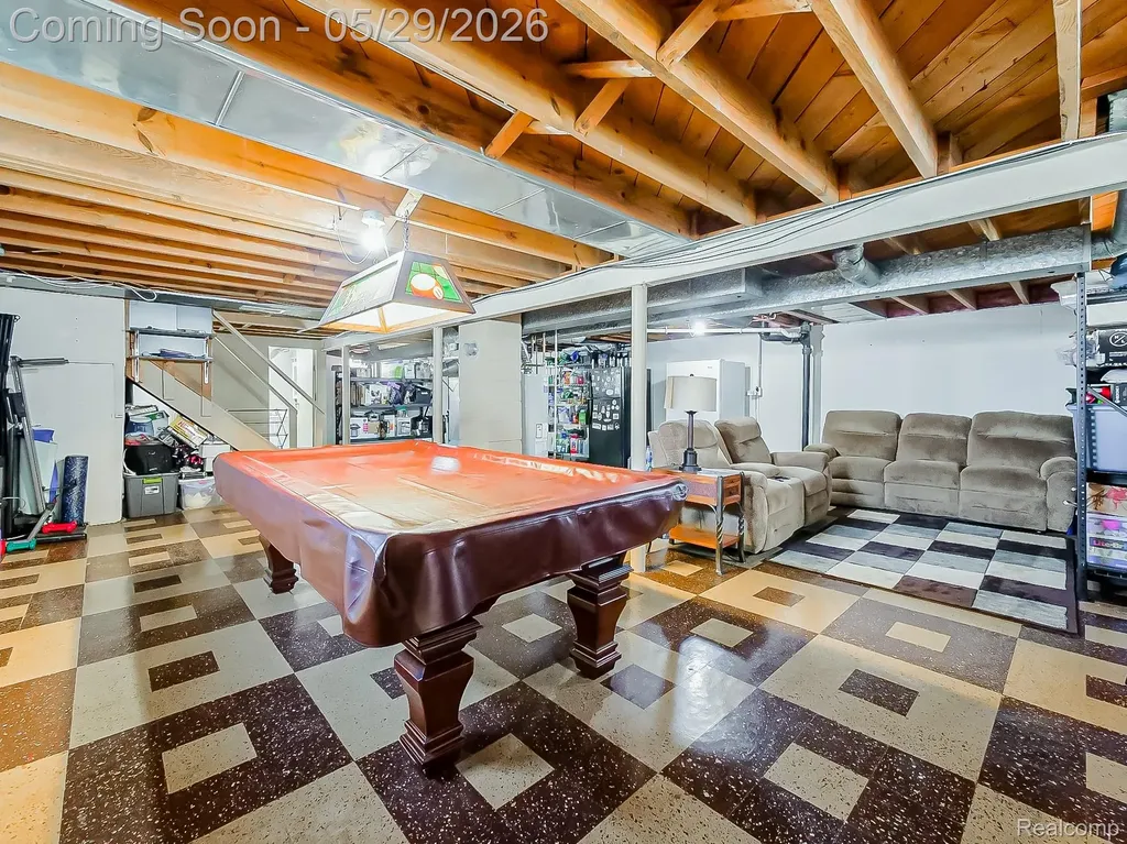 8634 Allen Road Allen Park City MI 48101
