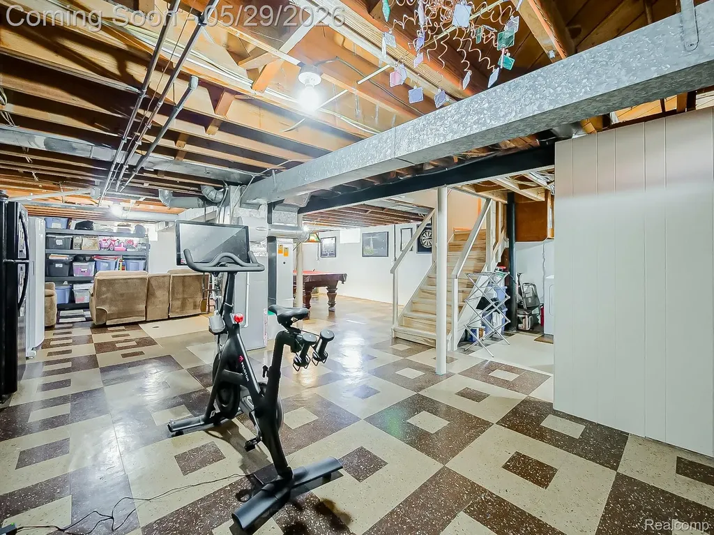 8634 Allen Road Allen Park City MI 48101