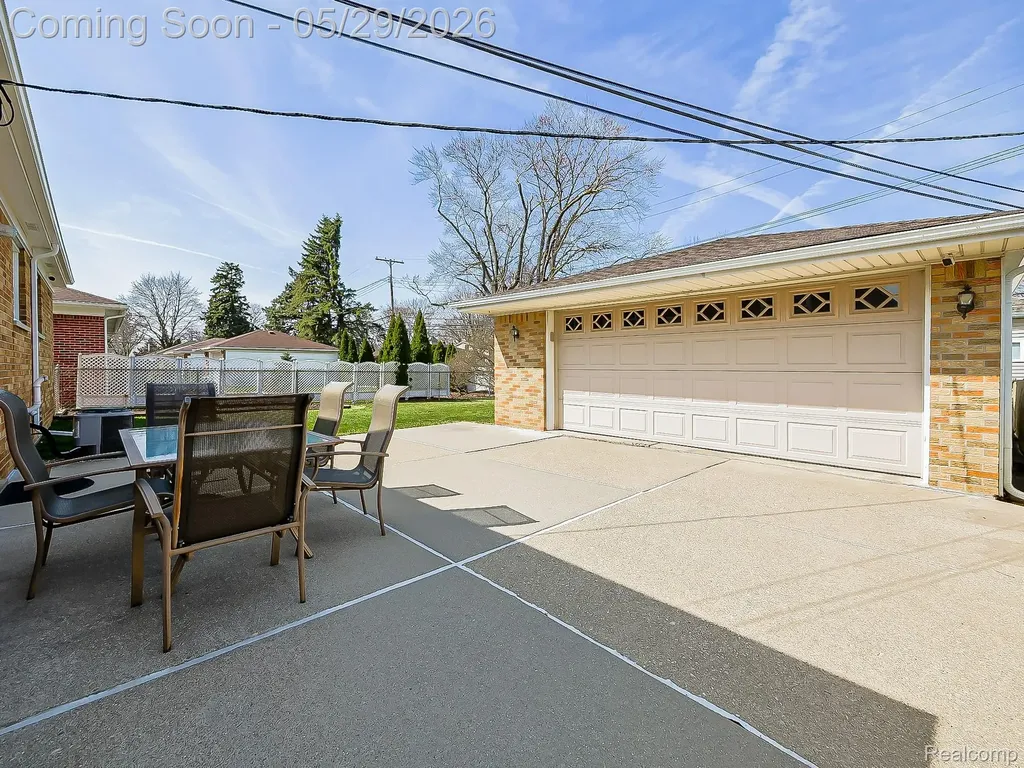 8634 Allen Road Allen Park City MI 48101