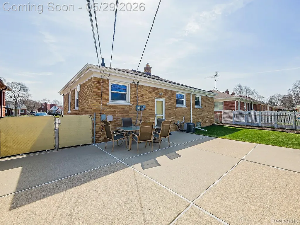 8634 Allen Road Allen Park City MI 48101