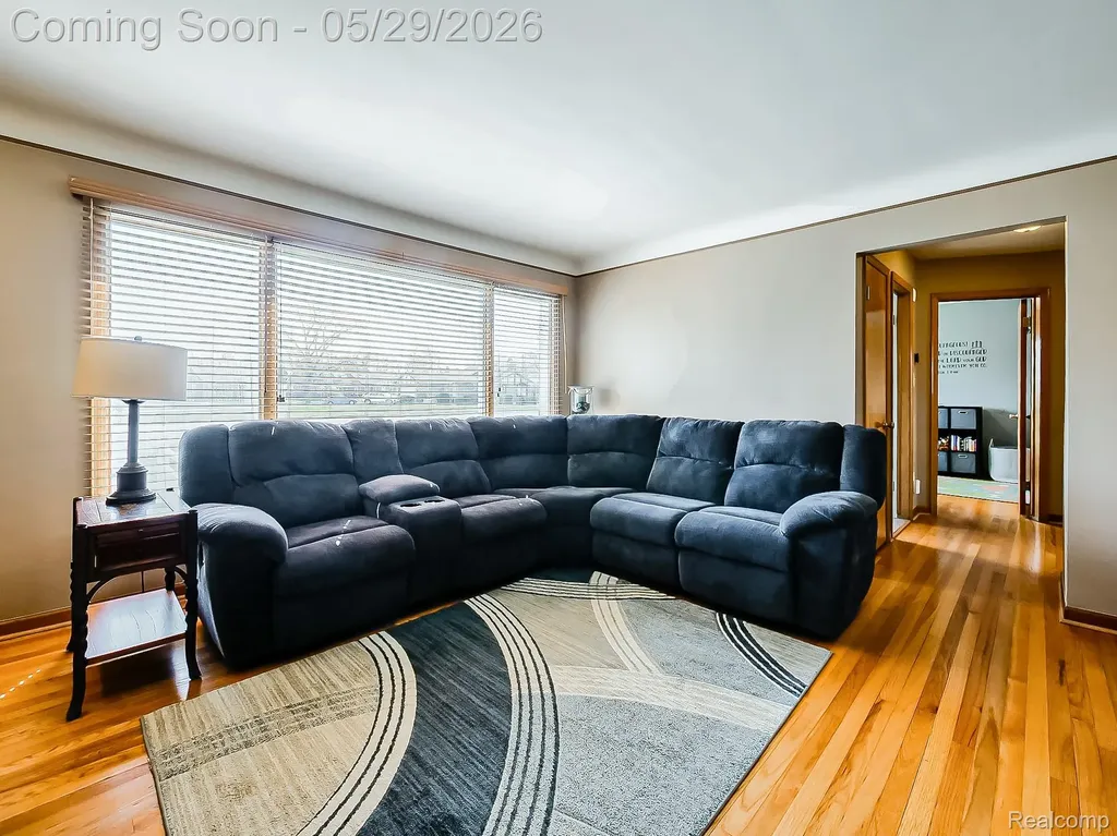8634 Allen Road Allen Park City MI 48101