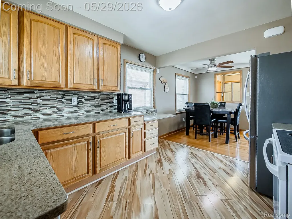 8634 Allen Road Allen Park City MI 48101