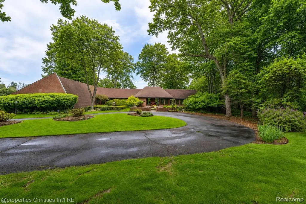 291 Barden Road Bloomfield Hills City MI 48304