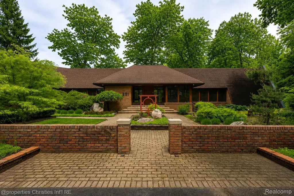 291 Barden Road Bloomfield Hills City MI 48304