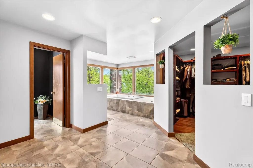 291 Barden Road Bloomfield Hills City MI 48304
