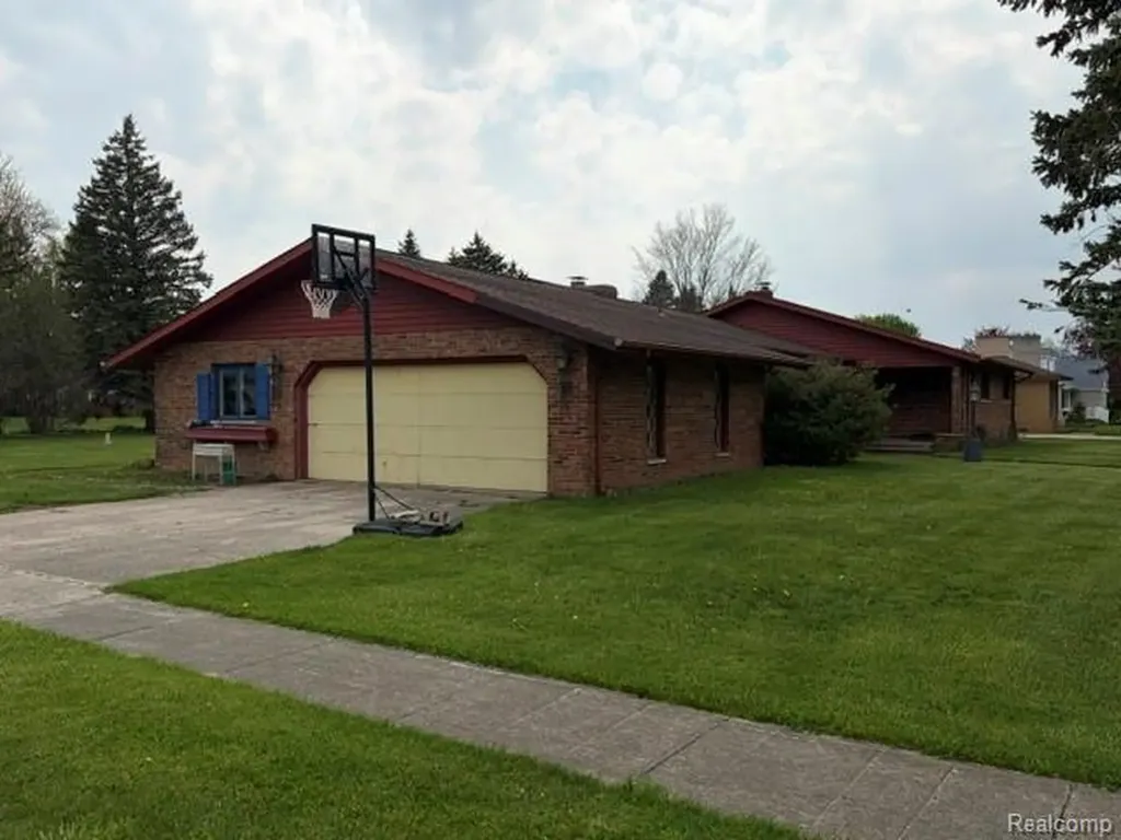 714 Garden Street Harbor Beach City MI 48441
