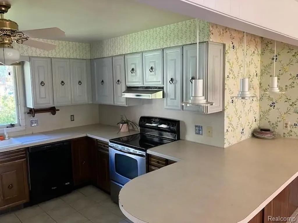 714 Garden Street Harbor Beach City MI 48441