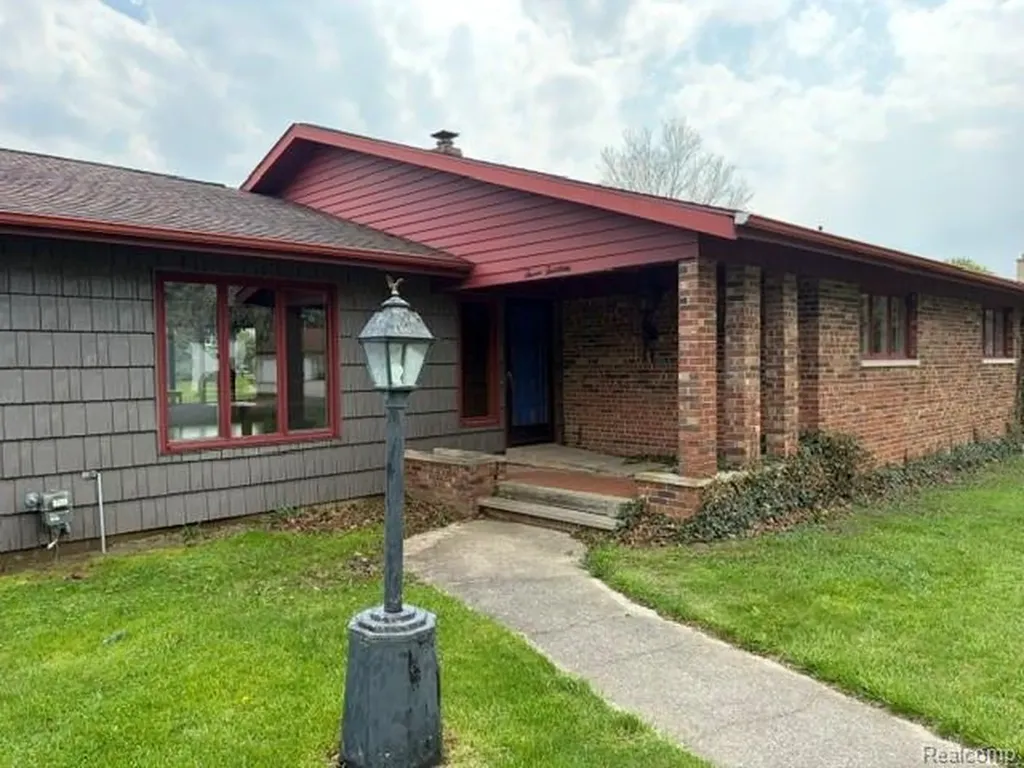 714 Garden Street Harbor Beach City MI 48441