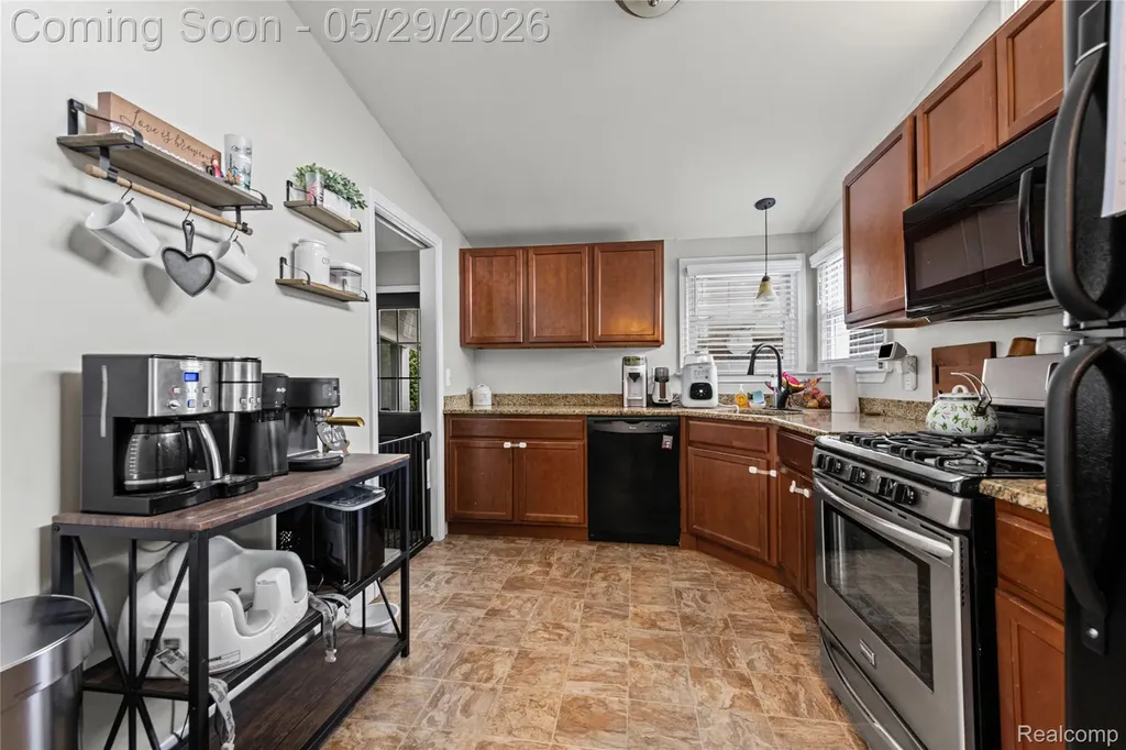 32601 Holden Drive Warren City MI 48092