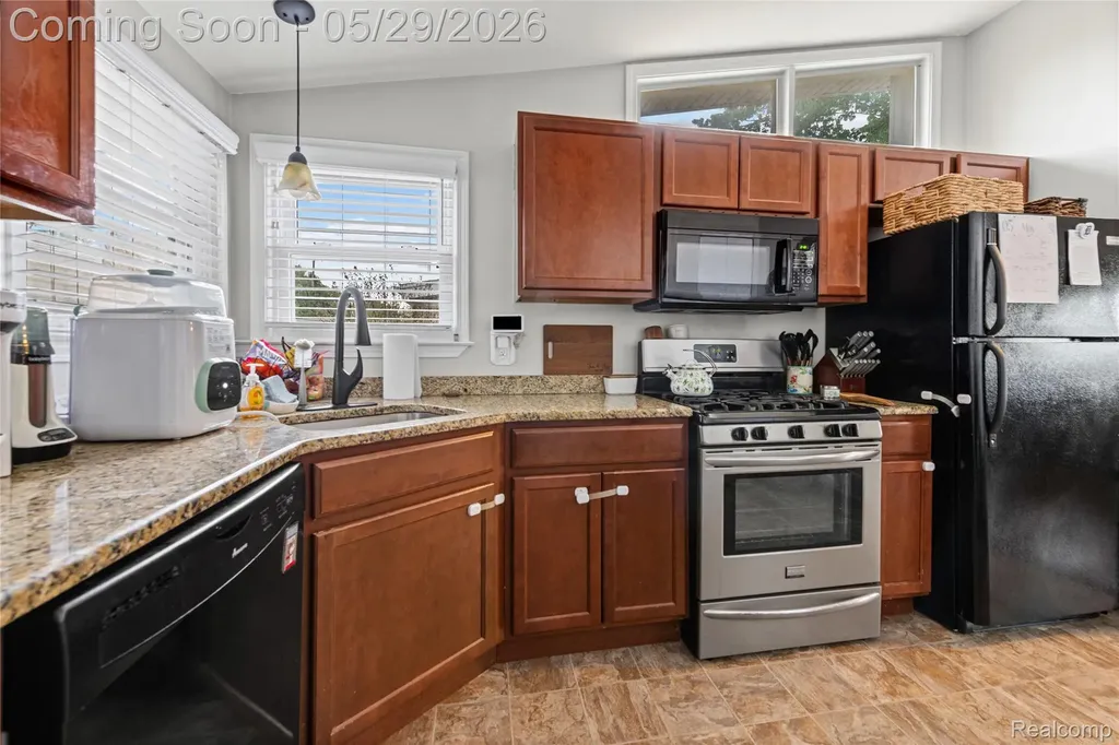 32601 Holden Drive Warren City MI 48092