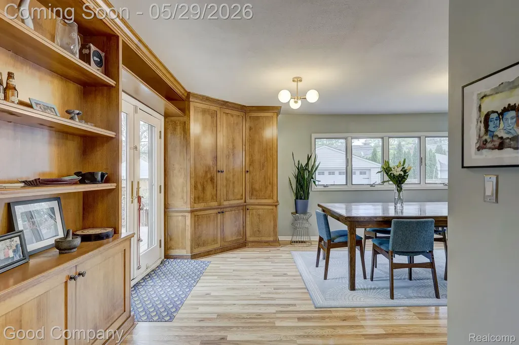 10074 Lincoln Drive Huntington Woods City MI 48070