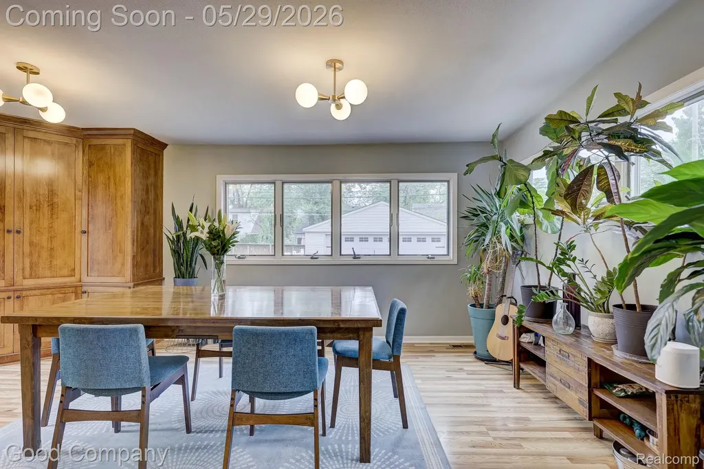 10074 Lincoln Drive Huntington Woods City MI 48070