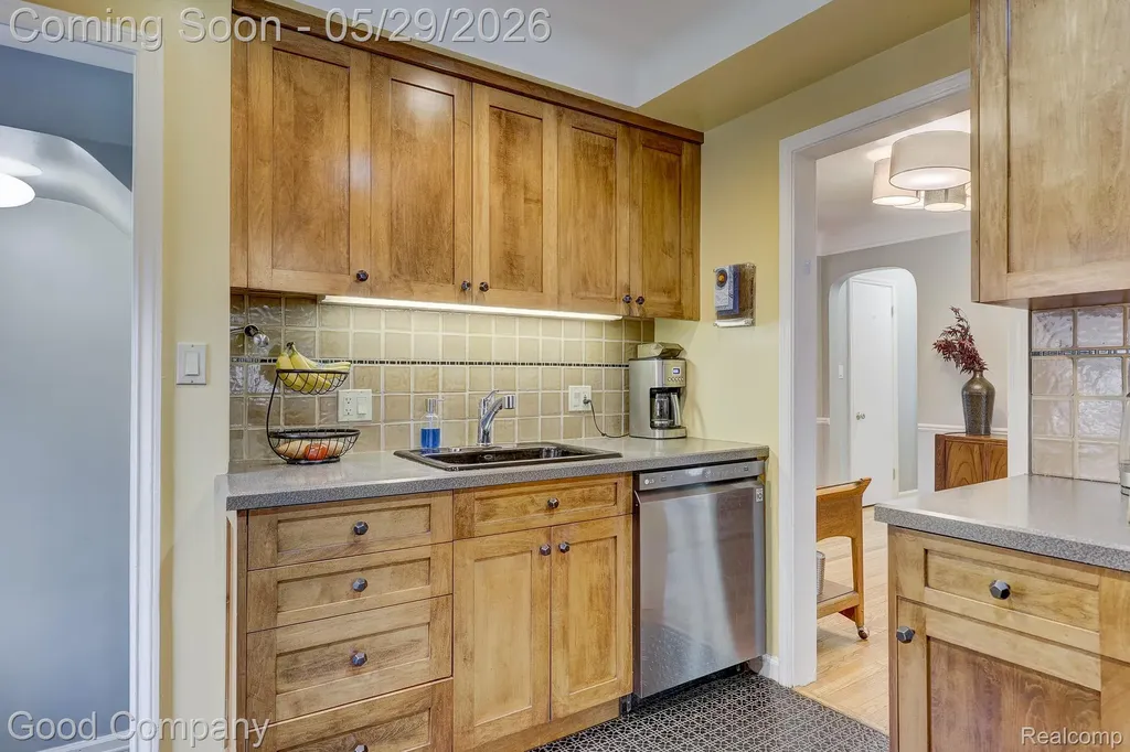 10074 Lincoln Drive Huntington Woods City MI 48070