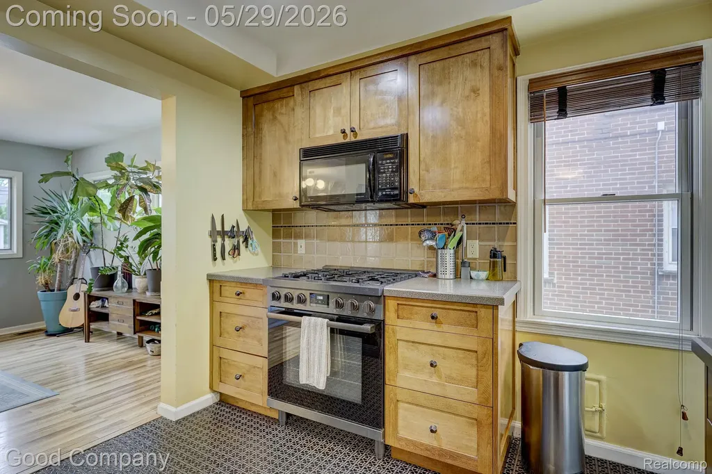 10074 Lincoln Drive Huntington Woods City MI 48070