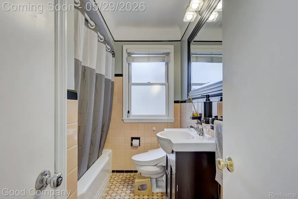 10074 Lincoln Drive Huntington Woods City MI 48070