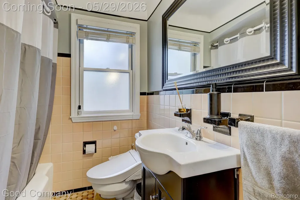 10074 Lincoln Drive Huntington Woods City MI 48070