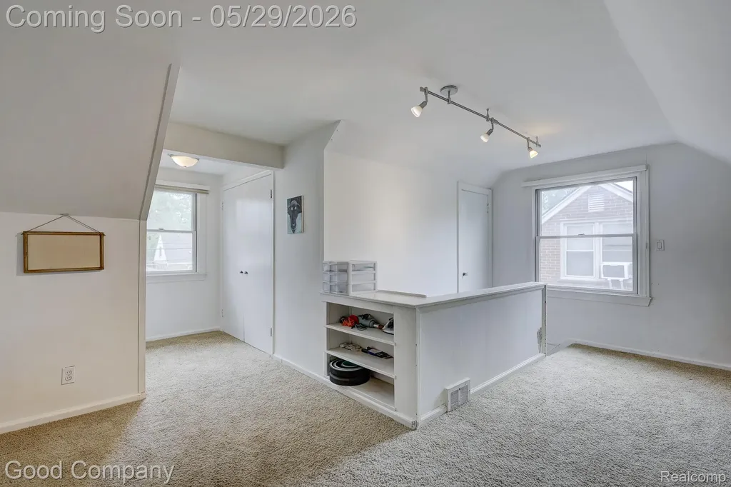 10074 Lincoln Drive Huntington Woods City MI 48070