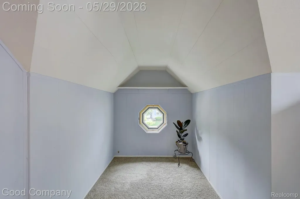 10074 Lincoln Drive Huntington Woods City MI 48070