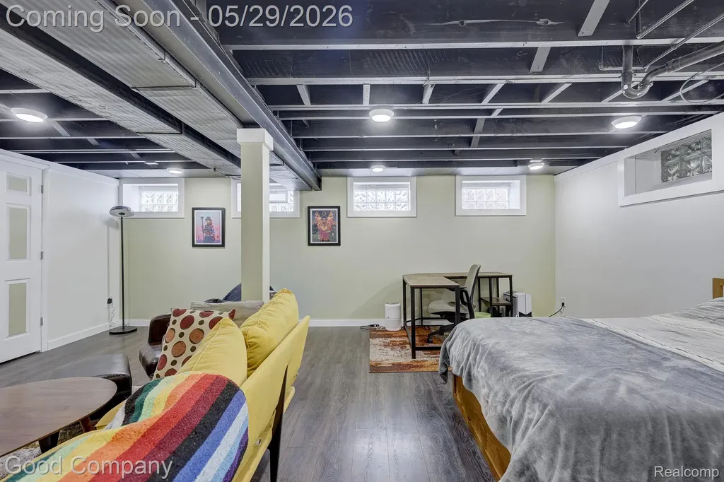 10074 Lincoln Drive Huntington Woods City MI 48070