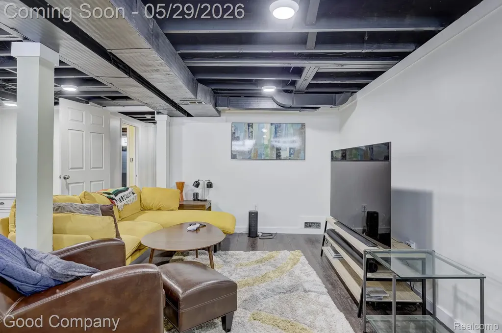 10074 Lincoln Drive Huntington Woods City MI 48070