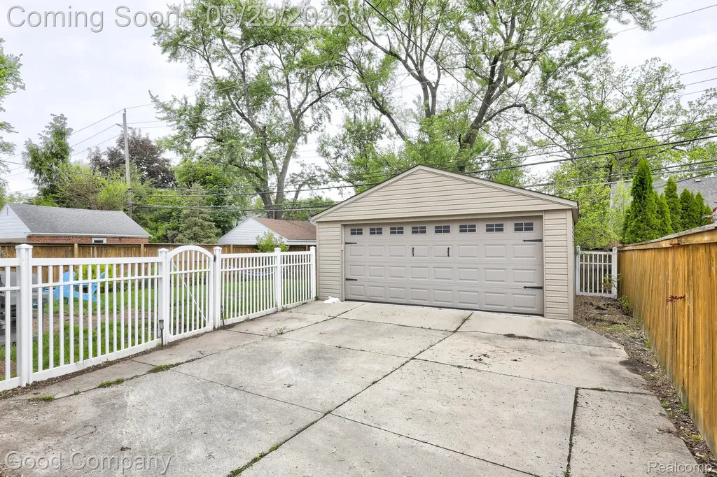 10074 Lincoln Drive Huntington Woods City MI 48070