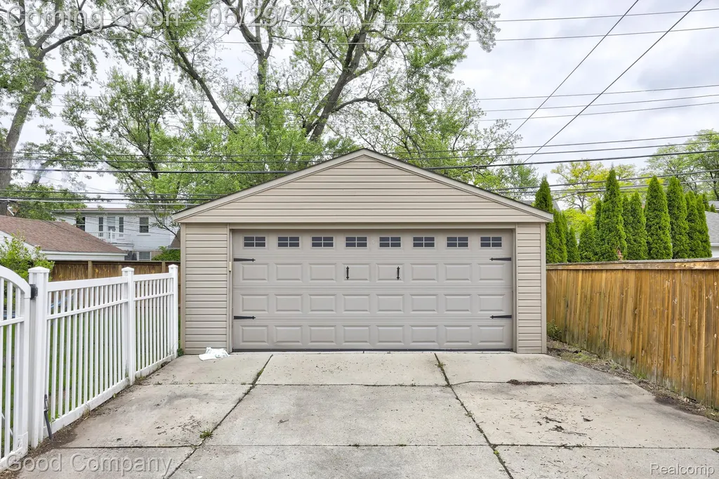 10074 Lincoln Drive Huntington Woods City MI 48070