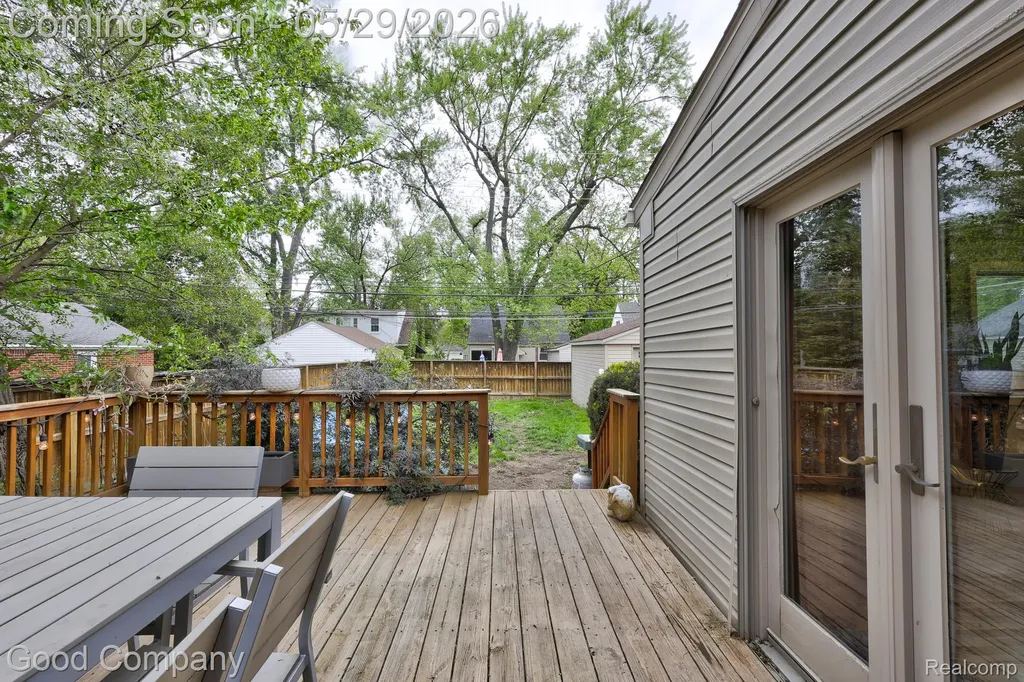 10074 Lincoln Drive Huntington Woods City MI 48070