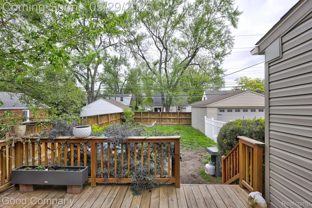 10074 Lincoln Drive Huntington Woods City MI 48070