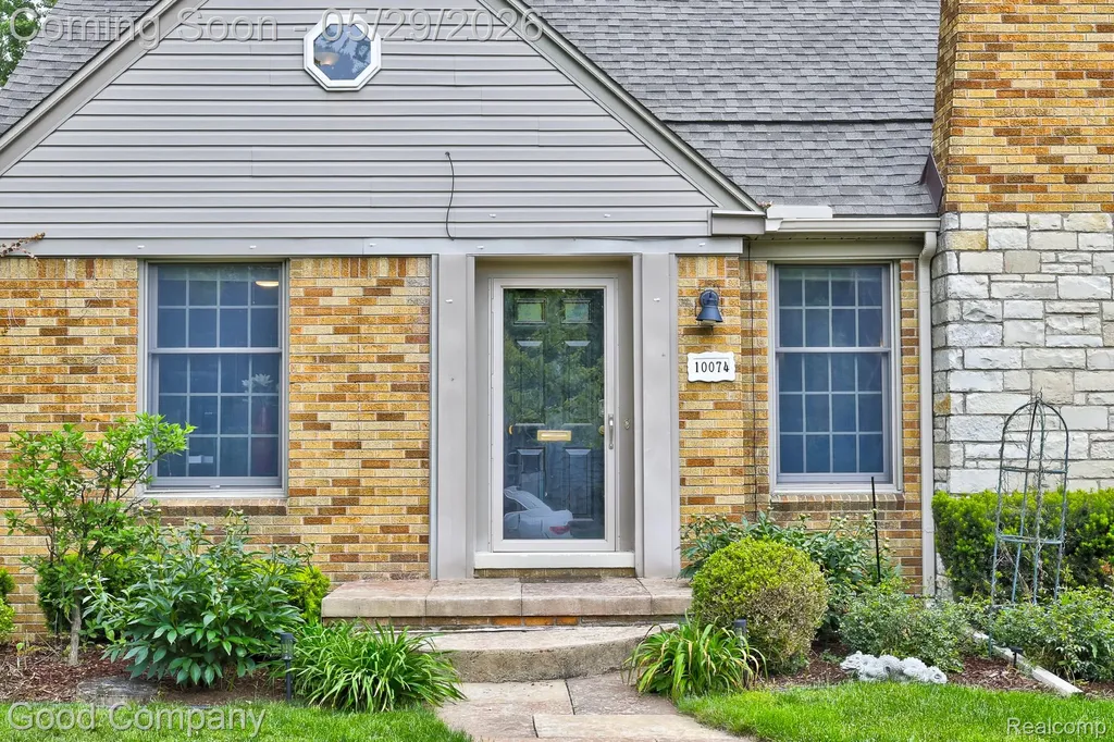 10074 Lincoln Drive Huntington Woods City MI 48070