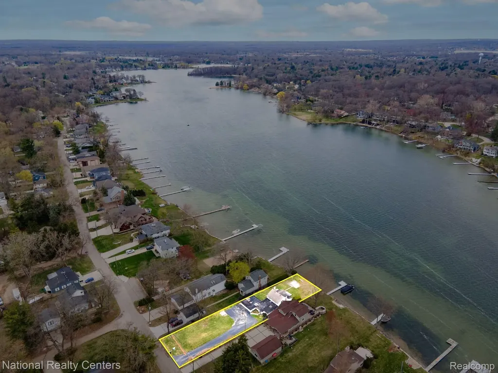 6978 Colony Drive West Bloomfield Charter Township MI 48323