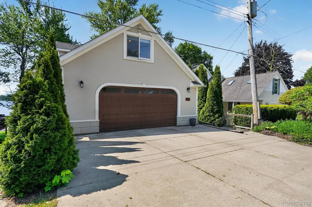 5025 Harp Drive Fenton Charter Township MI 48451