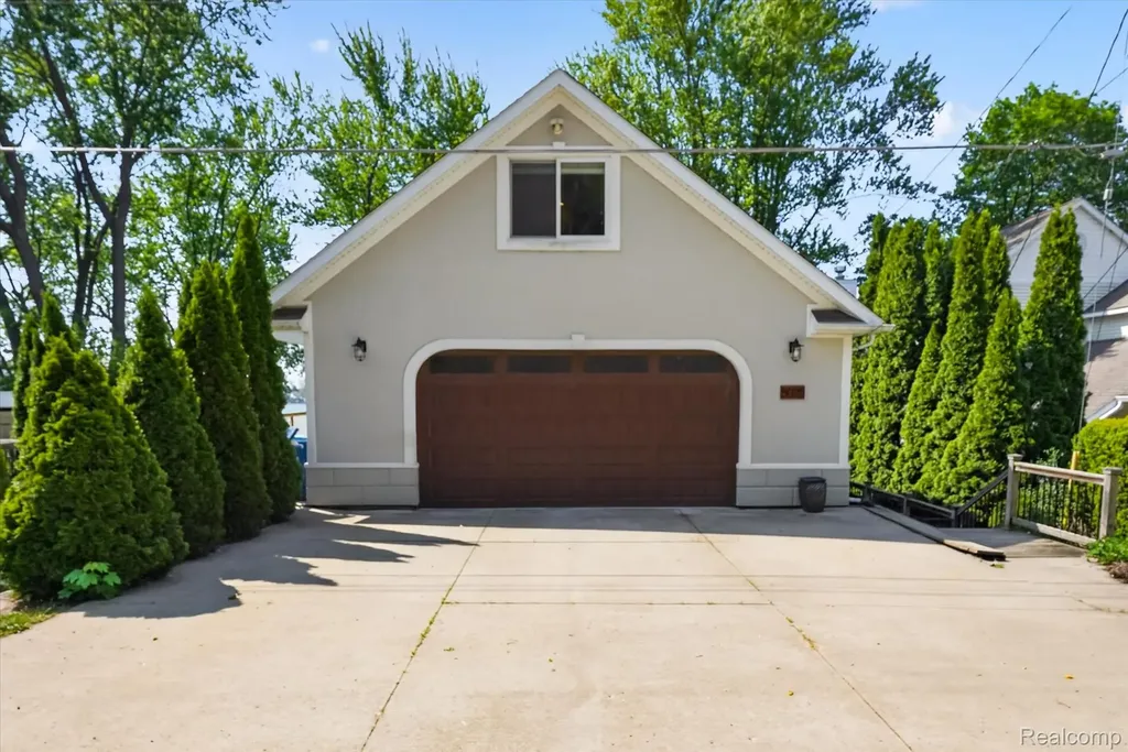 5025 Harp Drive Fenton Charter Township MI 48451