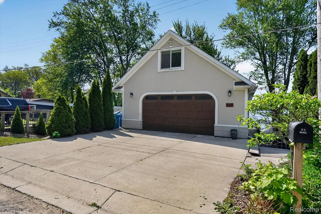 5025 Harp Drive Fenton Charter Township MI 48451