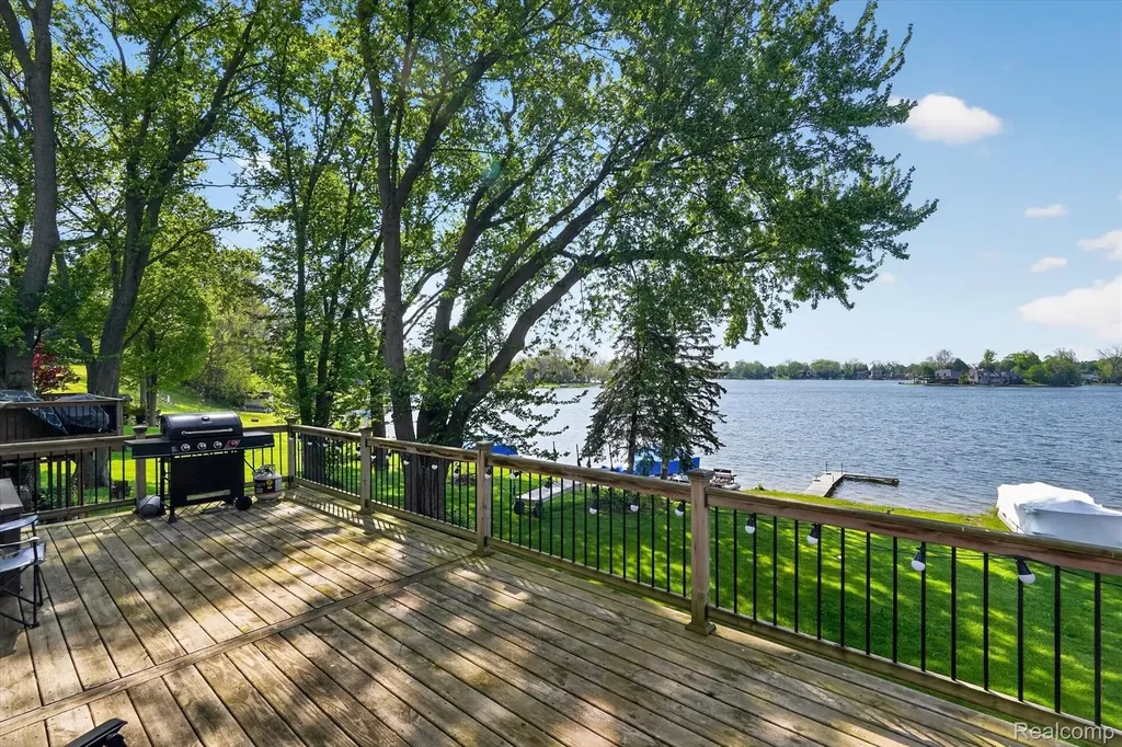 5025 Harp Drive Fenton Charter Township MI 48451