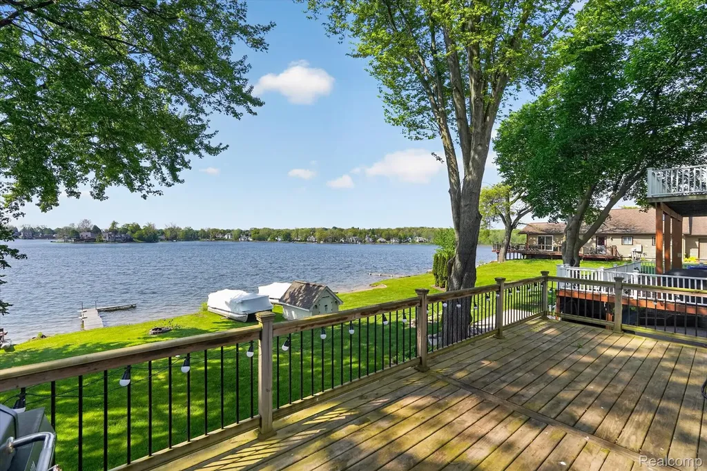 5025 Harp Drive Fenton Charter Township MI 48451