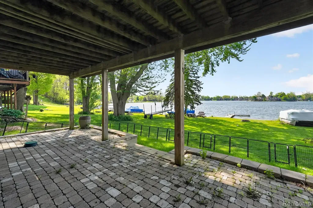 5025 Harp Drive Fenton Charter Township MI 48451