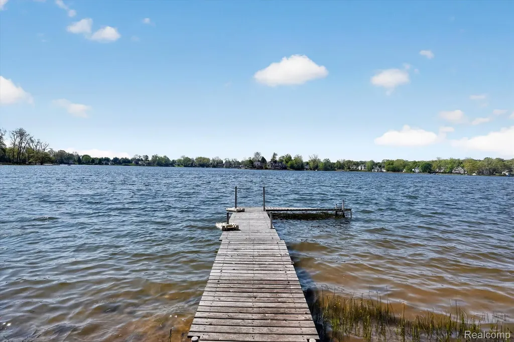 5025 Harp Drive Fenton Charter Township MI 48451