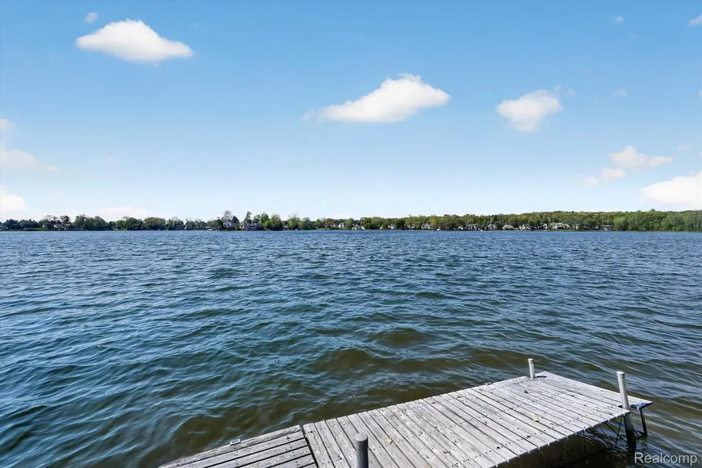 5025 Harp Drive Fenton Charter Township MI 48451