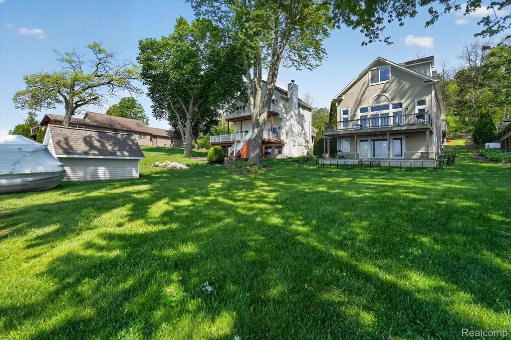 5025 Harp Drive Fenton Charter Township MI 48451