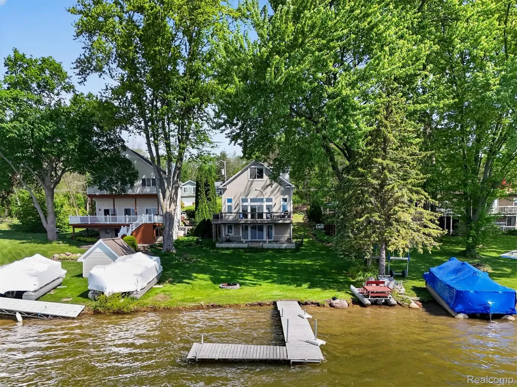 5025 Harp Drive Fenton Charter Township MI 48451