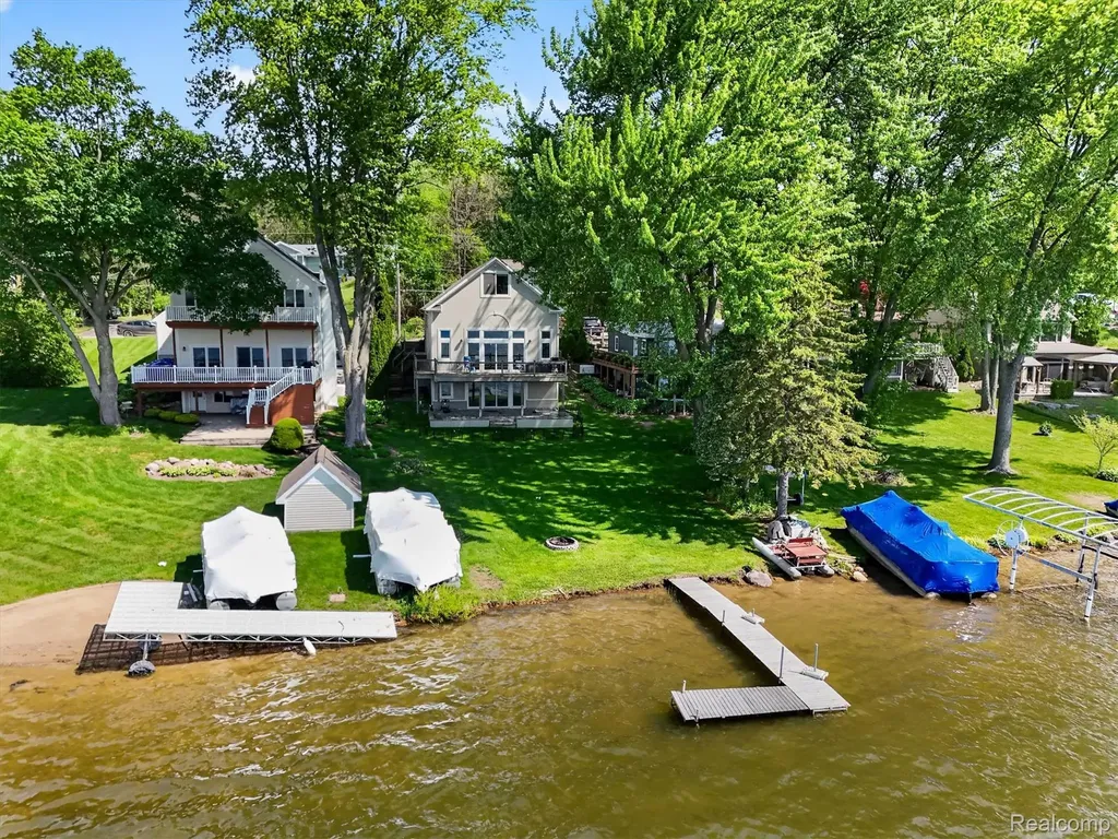 5025 Harp Drive Fenton Charter Township MI 48451