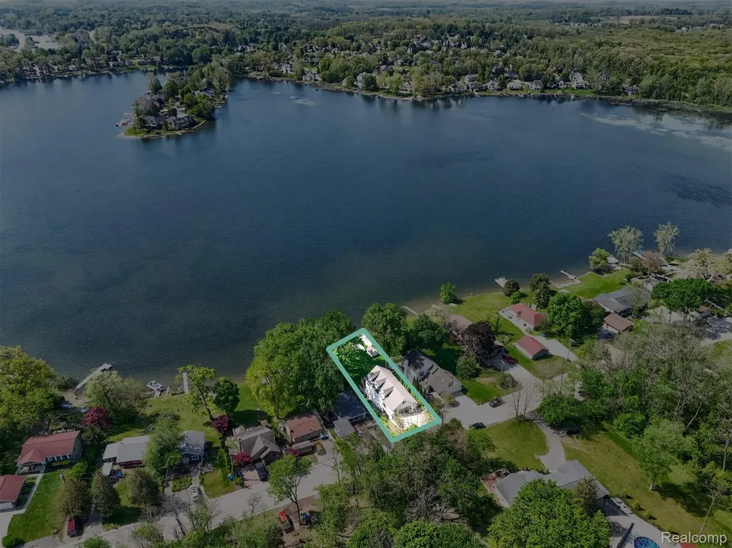 5025 Harp Drive Fenton Charter Township MI 48451