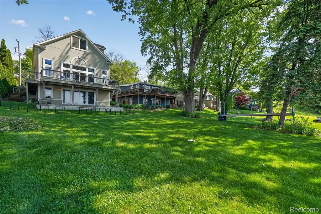5025 Harp Drive Fenton Charter Township MI 48451