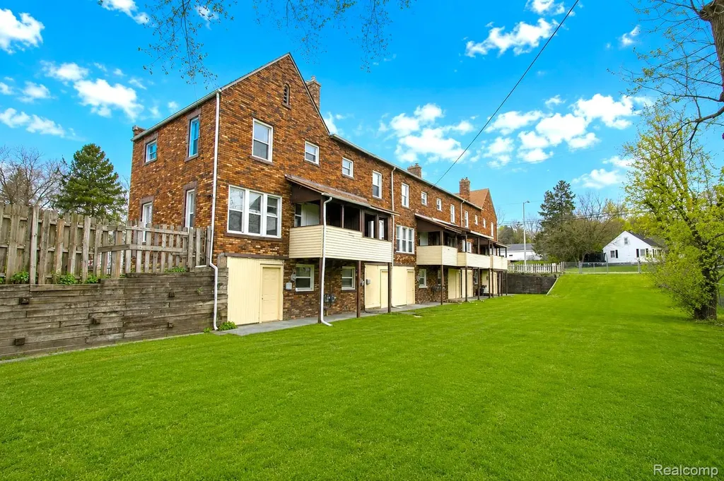 25 Maynard Court Pontiac City MI 48342
