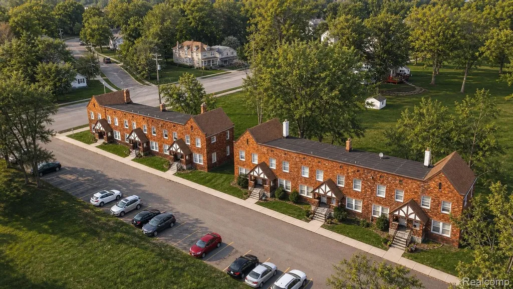25 Maynard Court Pontiac City MI 48342