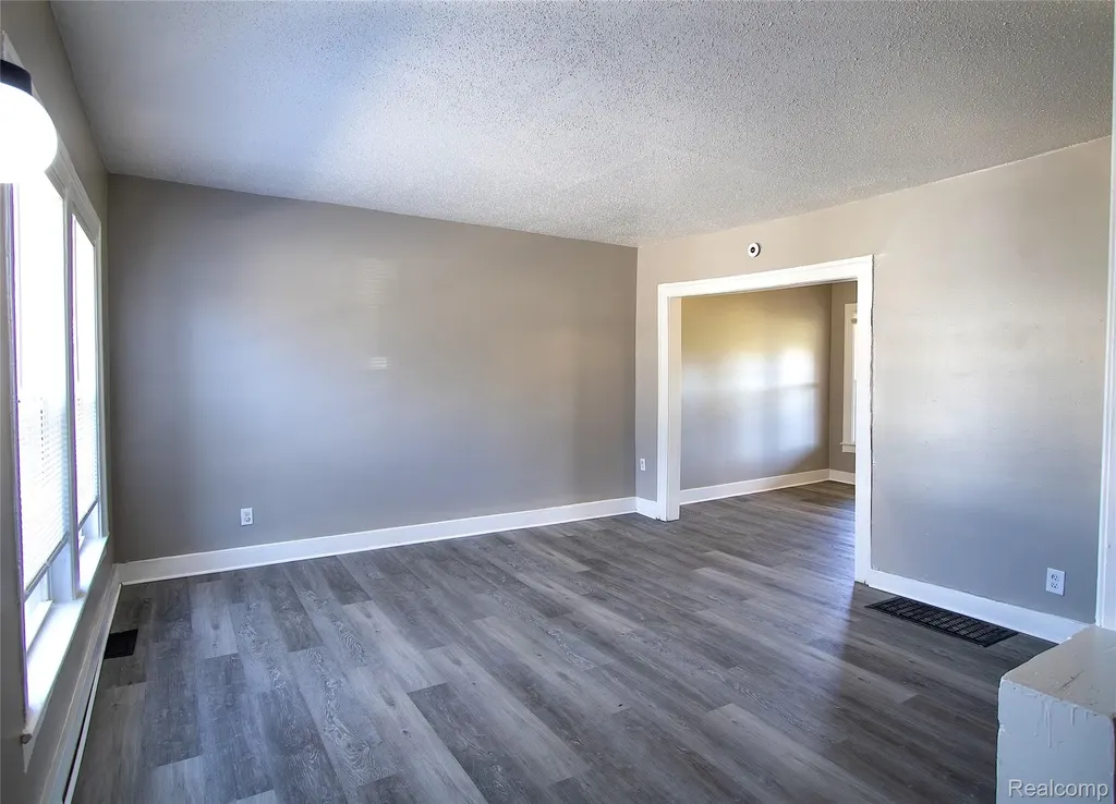 25 Maynard Court Pontiac City MI 48342