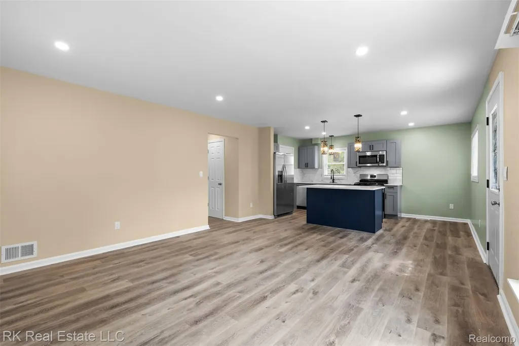 23290 Rosalind Avenue Eastpointe City MI 48021