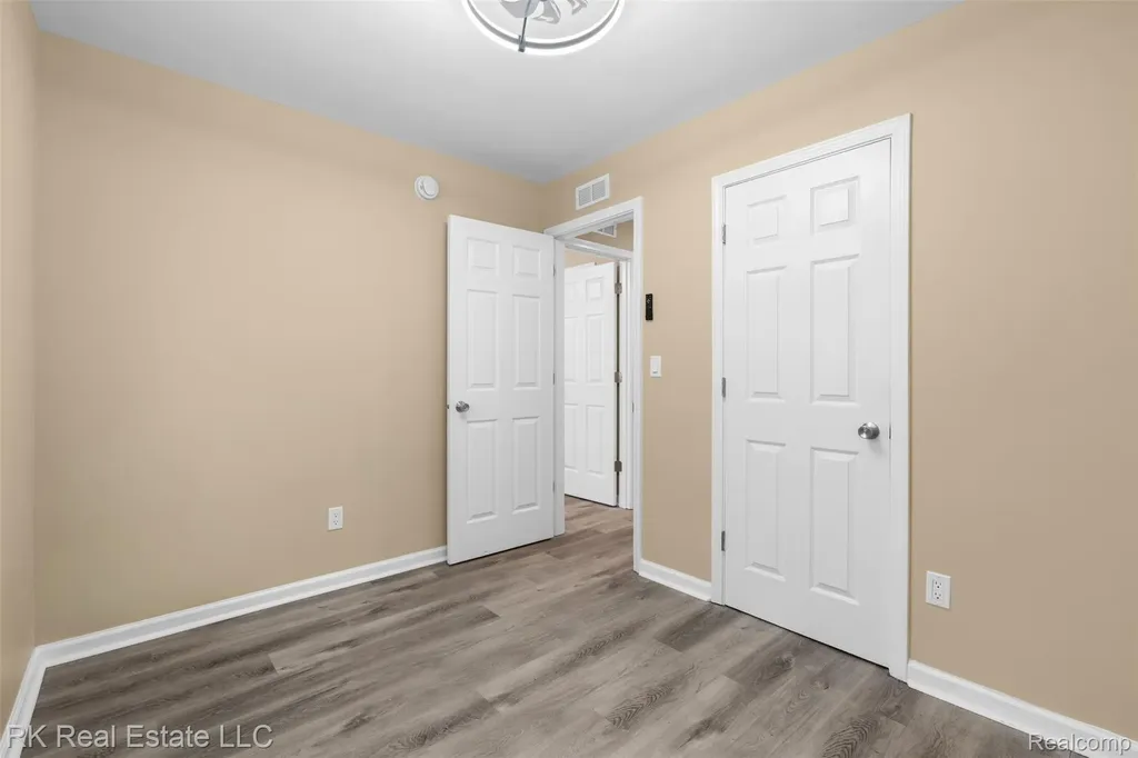 23290 Rosalind Avenue Eastpointe City MI 48021