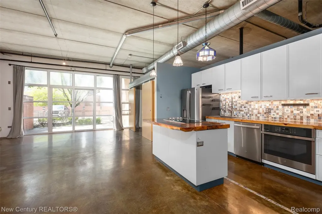 322 E Harrison Avenue Royal Oak City MI 48067